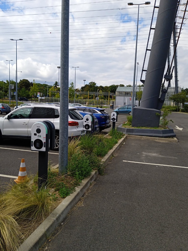 Sysco — parking logistique avec 6 bornes Schneider AC 22 kW