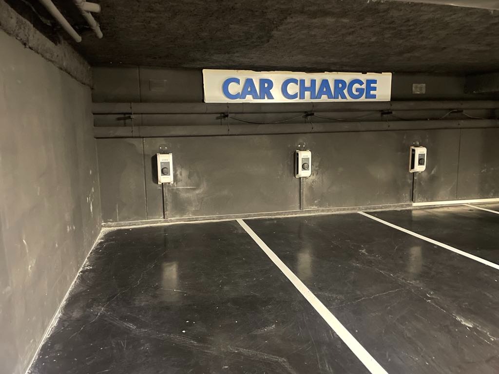 Mama Shelter — 5 bornes 22 kW avec monétisation intégrée